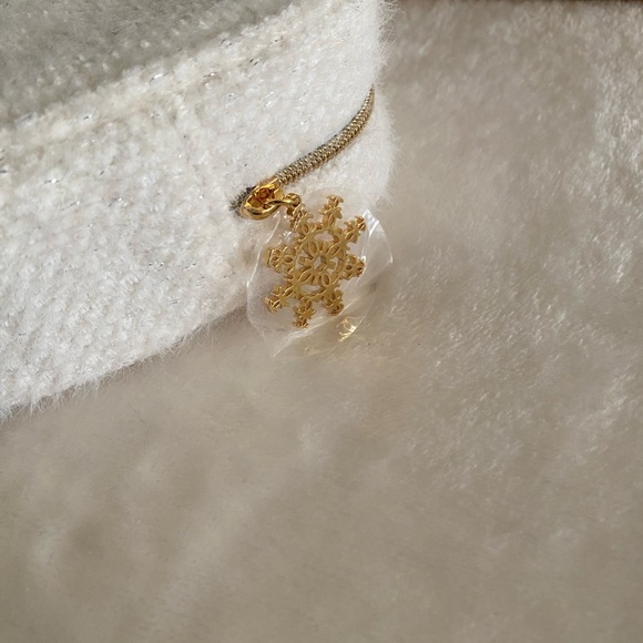 CHANEL Beaute’ Cosmetic Bag - Picture 4 of 10